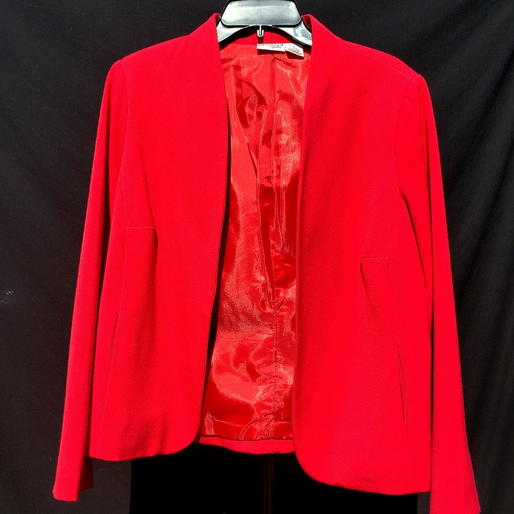 Light Day Jacket in Bright Red - 8